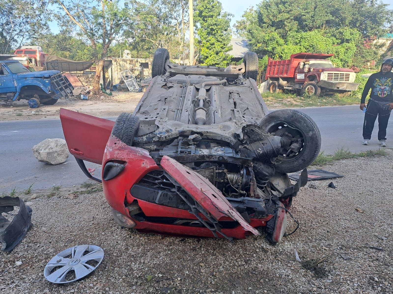 Volcadura se reportó este domingo en el Libramiento Gas Auto en altura del restaurante La Jungla