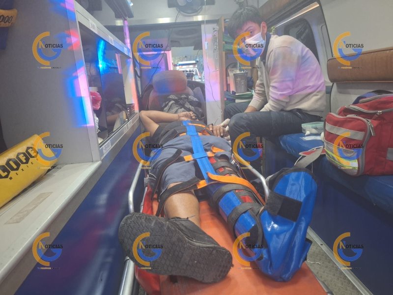 Accidente en la avenida Chac Mool deja dos lesionados; un ciclista en estado de ebriedad provocó la colisión