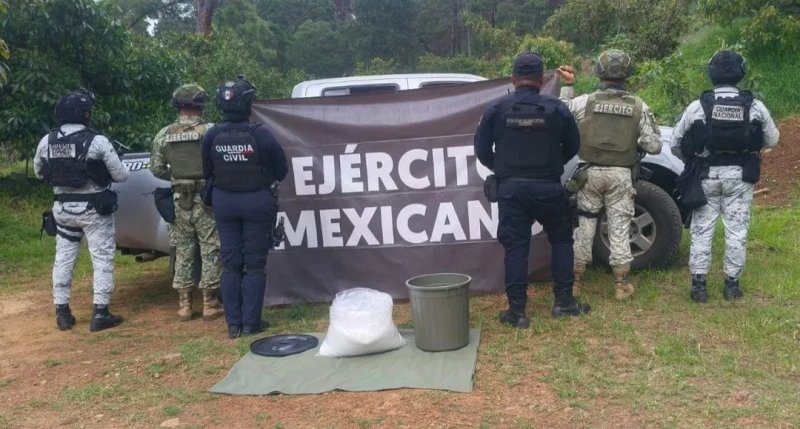 FUE ASEGURADA UNA CAMIONTEA CON 15 KILOS DE CRISTAL Y ES LA MISMA CAMIONTEA DONDE AGREDIERON A NUESTRA POLICÍA MUNICIPAL EN EL FILTRO DE SEGURIDAD DE ZUMPIMITO.