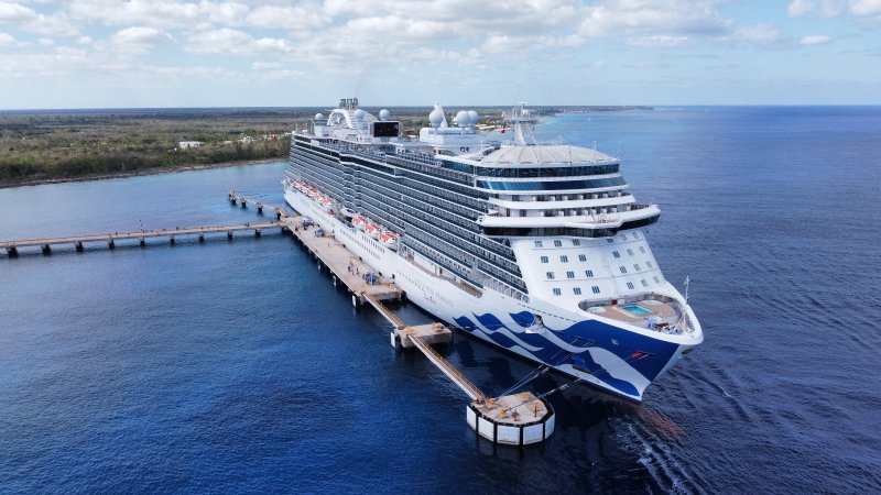 Arriba a Cozumel el Enchanted Princess un crucero de lujo de la clase Royal de Princess Cruises