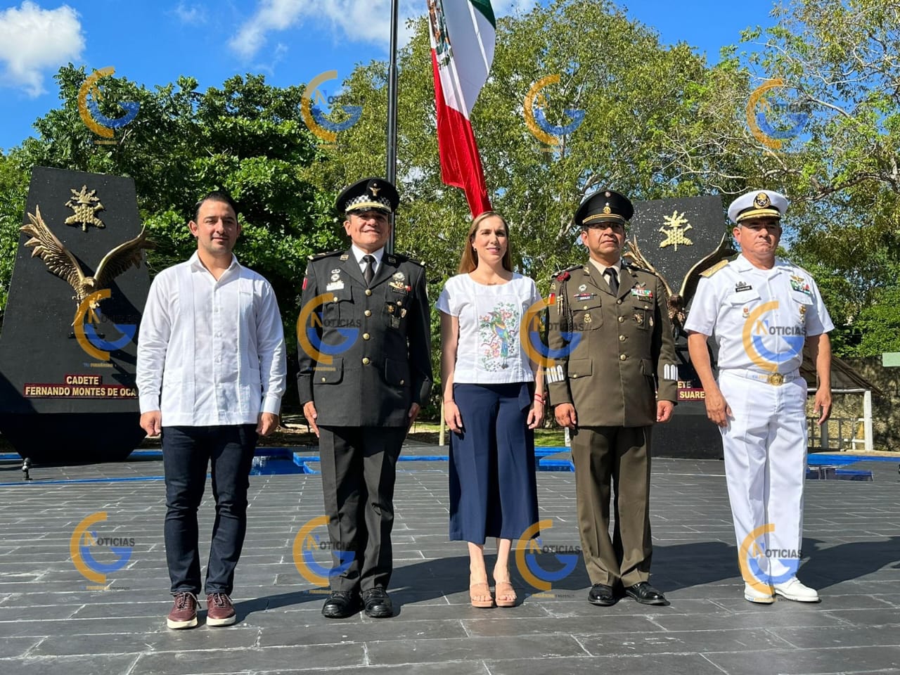 Con el corte inaugural de un monumento y la develación de una placa conmemorativa se celebró el Bicentenario del colegio militar