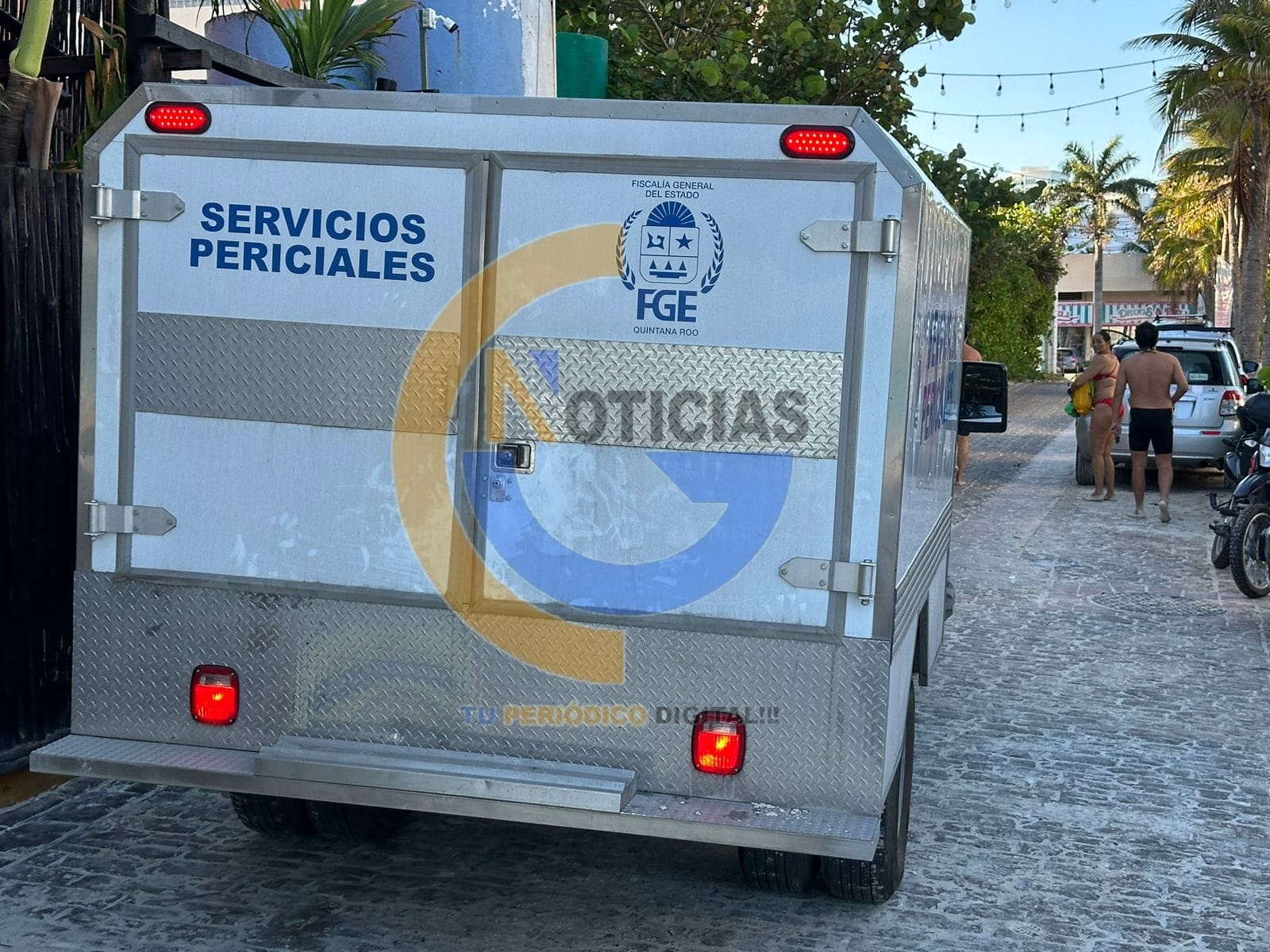 Esta mañana fue localizado el cuerpo flotando de un hombre robusto en playa Caracol, de la zona hotelera, no tenía huellas de violencia.
