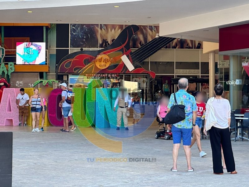 Un hombre murió la mañana de hoy en los pasillos de la plaza Forum en la zona hotelera, al parecer sufrió un caída de varios metros.