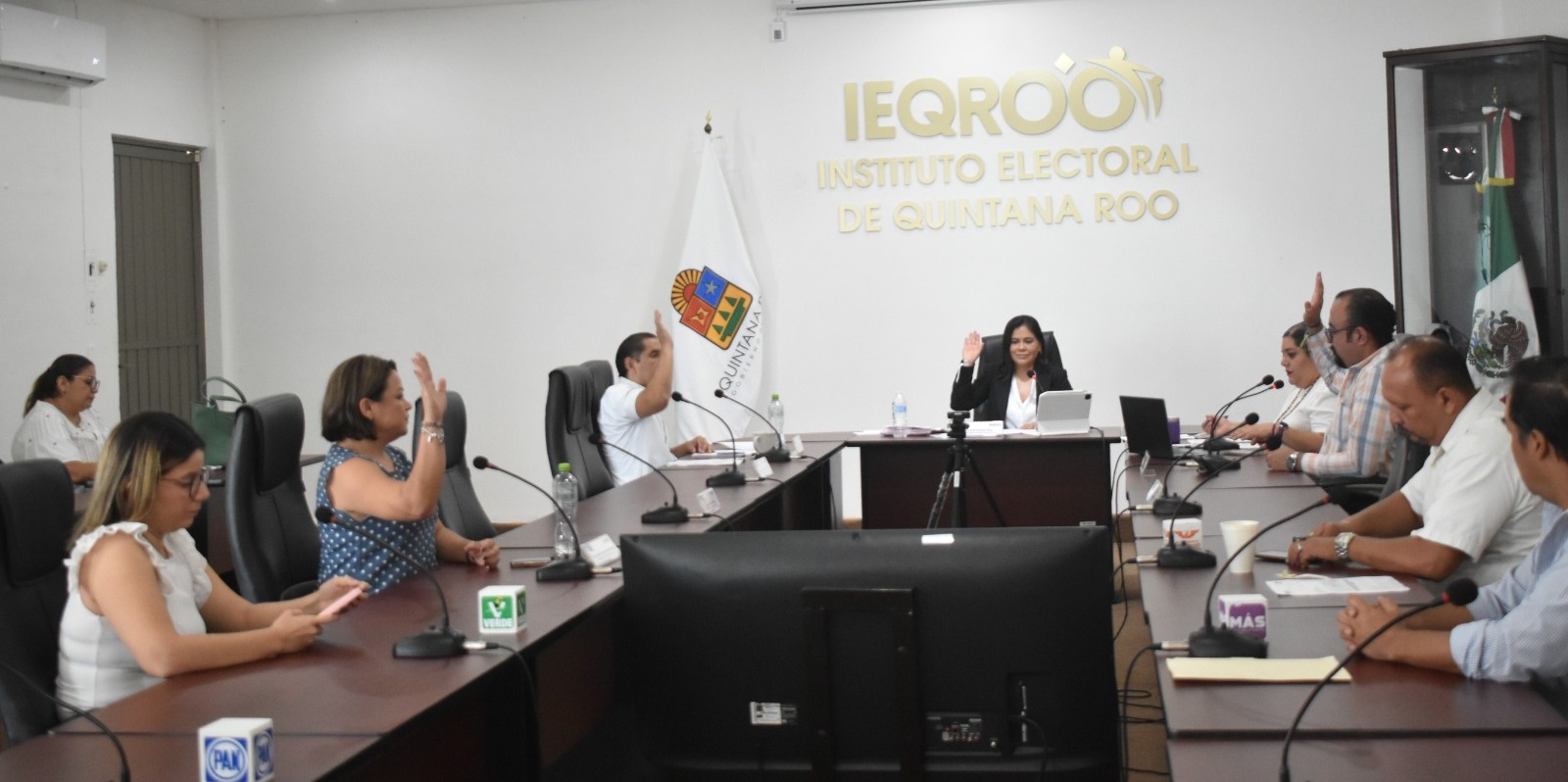 IEQROO aprueba convocatorias para la consulta a personas con discapacidad y para observadoras y observadores.