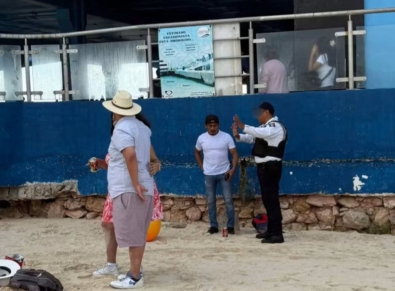 Usuarios en redes sociales denunciaron que presuntos elementos de la Policía de Solidaridad estarían exigiendo 300 pesos a turistas y habitantes