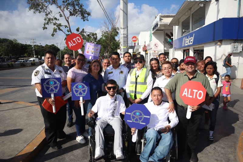 CONCIENTIZA DIRECCIÓN DE TRÁNSITO A CONDUCTORES SOBRE SEMÁFOROS PEATONALES INCLUSIVOS EN CANCÚN