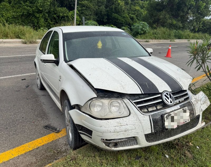 Un aparatoso accidente se registró la mañana de este miércoles sobre la avenida José López Portillo