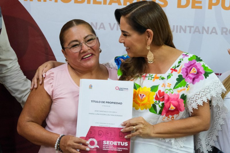 Con legalidad y orden, Mara Lezama entrega matrículas a nuevos asesores inmobiliarios en Puerto Morelos