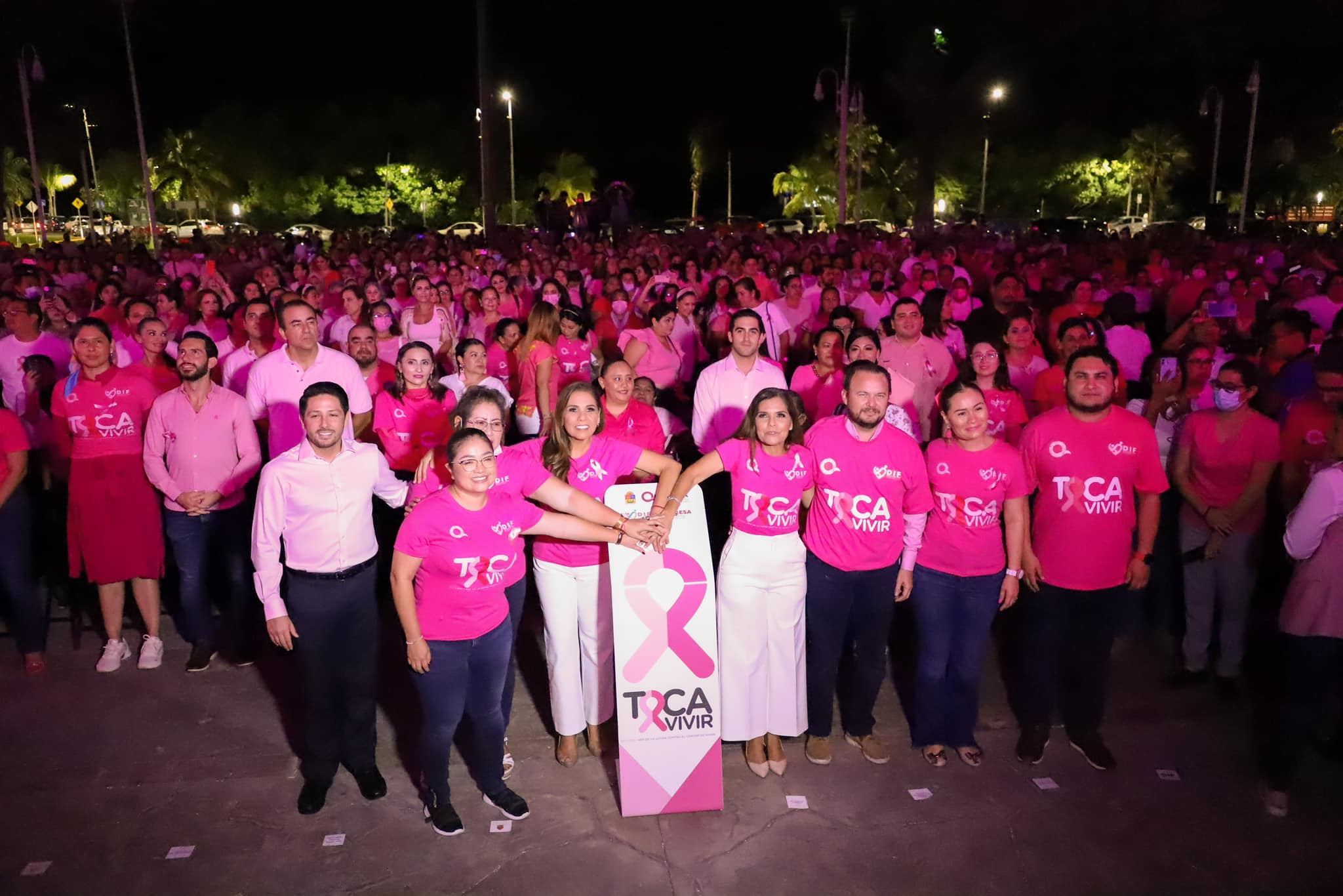 Encendimos las luces rosas en el palacio de gobierno en #Chetumal y en todo #QuintanaRoo: Mara Lezama