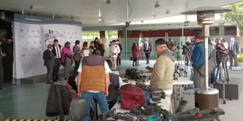 Periodistas abandonan conferencia de Morena en Senado ante ataques a la prensa