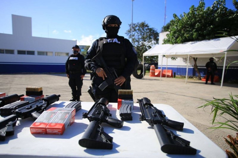 Policías de Solidaridad reciben cargamento de equipo balístico