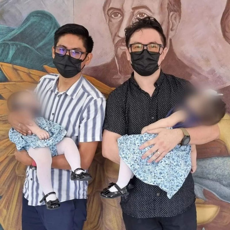 Por primera vez en Cancún pareja del mismo sexo registra a sus hijas ante el registro civil