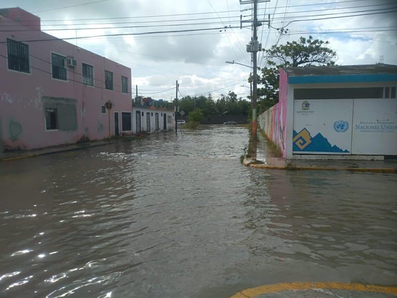 Rebosan aguas negras en Donceles 28; vecinos piden frenar construcciones