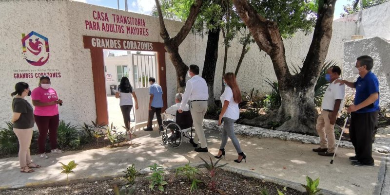 RECIBE A LOS PRIMEROS ADULTOS MAYORES LA CASA “GRANDES CORAZONES”