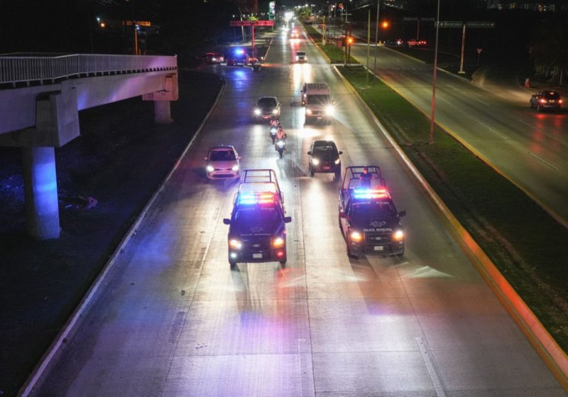 REFUERZA POLICÍA DE CANCÚN OPERATIVO CARRUSEL EN BULEVAR COLOSIO