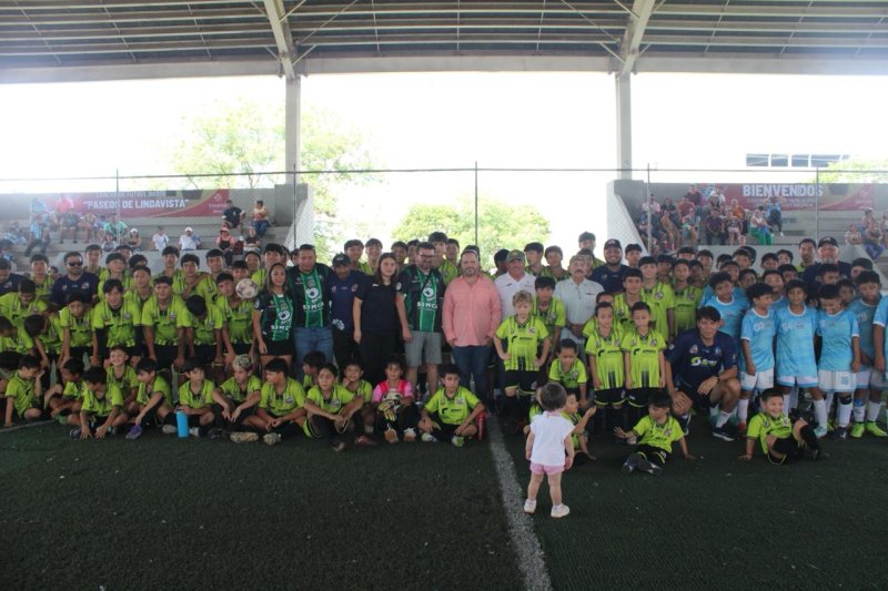 Rehabilitan cancha de futbol rápido del parque lineal Los Paseos
