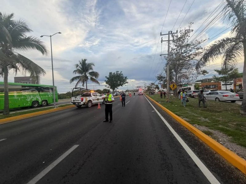 Accidente cierra parcialmente el Boulevard Colosio en Cancún