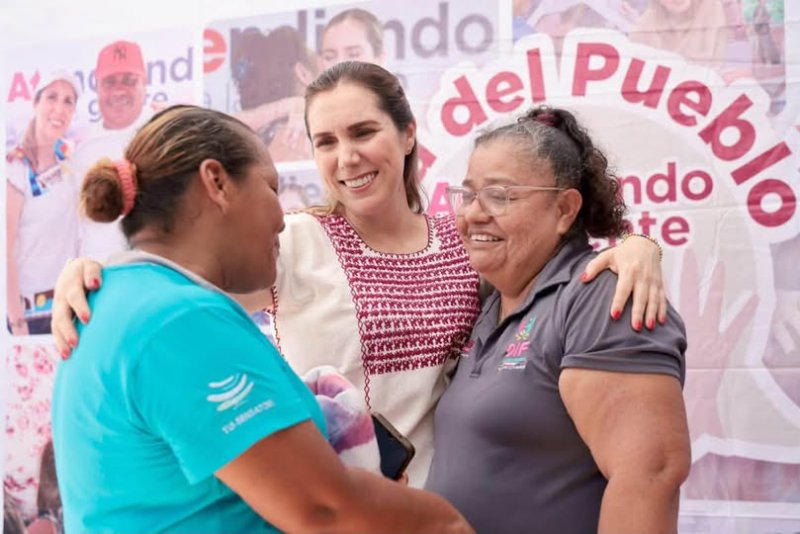 Atenea Gómez atiende a familias en la Zona Continental