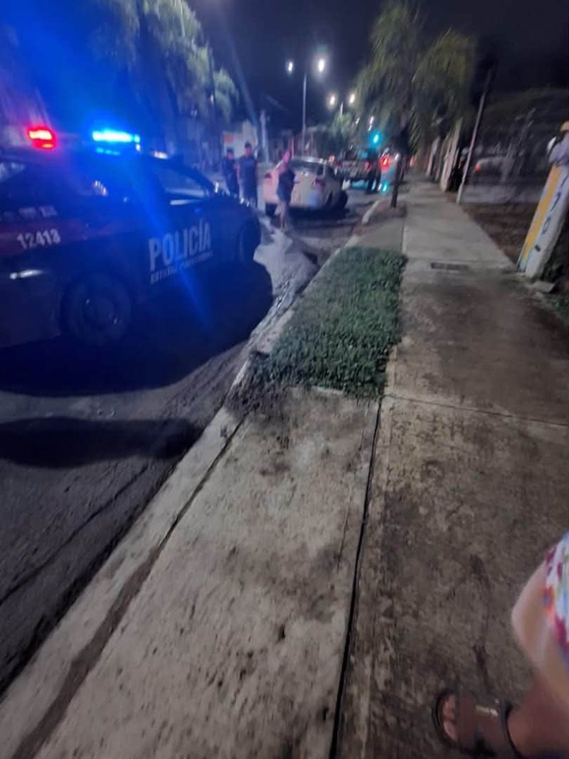Choque nocturno deja daños materiales en Chetumal