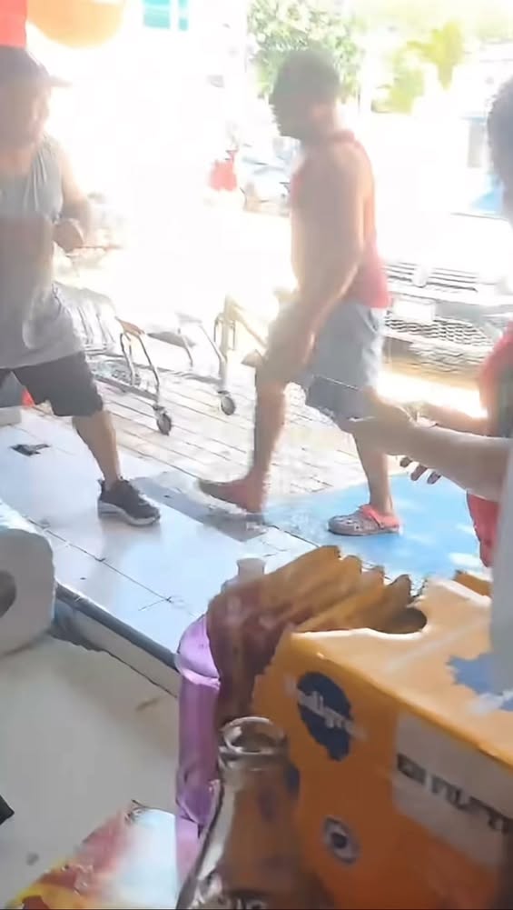 Denuncian presuntos escándalos y agresiones en tienda de Rancho Viejo
