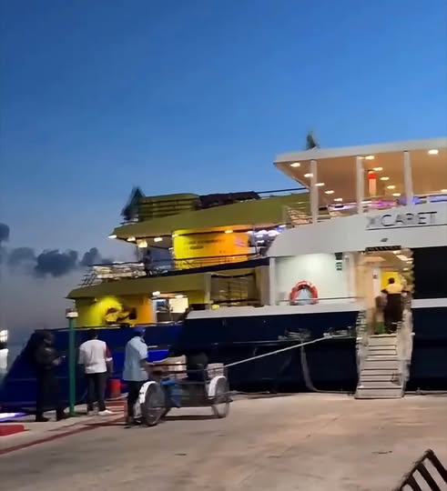 Ferry Ultramar choca contra embarcación Xcaret Xailing en Cozumel