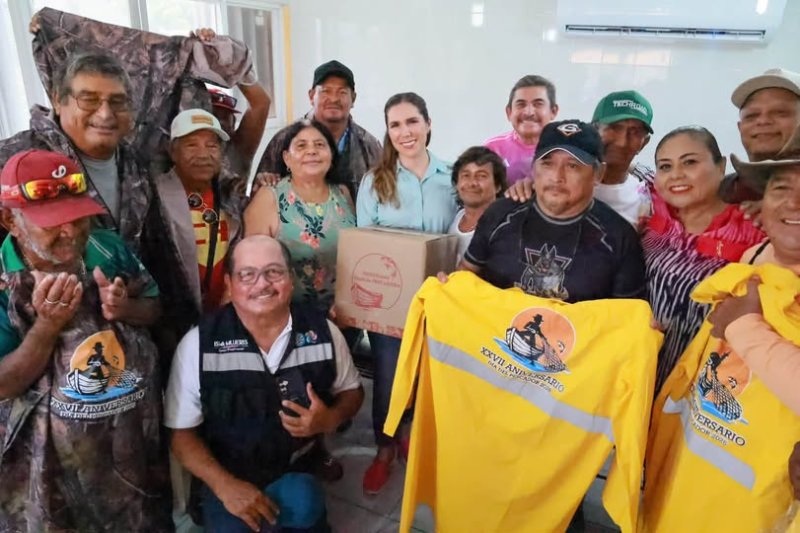 Atenea Gómez refuerza apoyo a familias pescadoras en Isla Mujeres