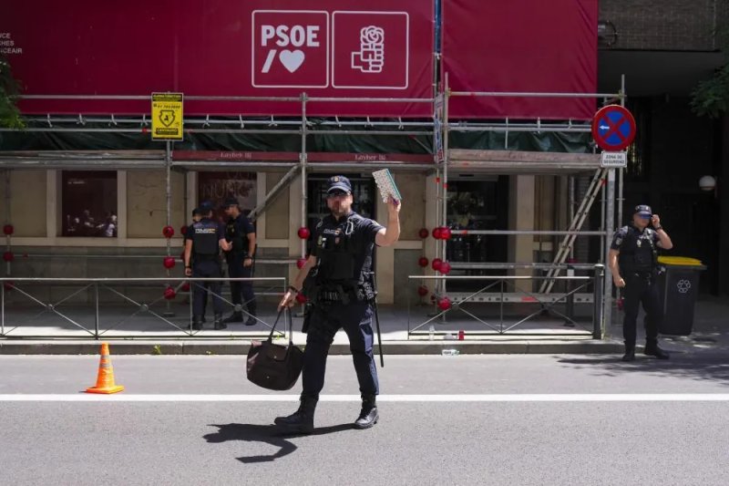 El juez Pedraz acusa al PSOE de retrasar "artificialmente" la entrega de documentación del 'caso Cloacas' y reclama al partido que cumpla "sin más demora"