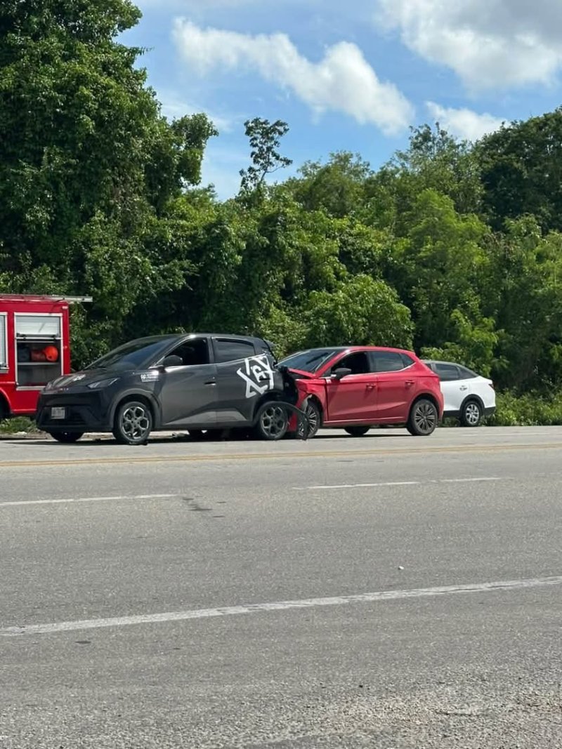 Fuerte accidente en carretera Cancún–Puerto Morelos deja lesionados