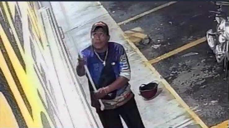 ROBO EN PLAZA DEL SOL, CHETUMAL ¡SE LLEVAN LLANTAS DE MOTO! Chetumal, Q. Roo.-La noche de ayer se registró el robo de ll...