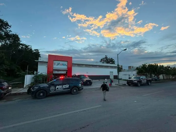 ¡ROBO TRAS ROBO EN PLAYA DEL CARMEN! ASALTAN DUNOSUSA, WILLYS Y UNA GASOLINERA La delincuencia mantiene en alerta a come...